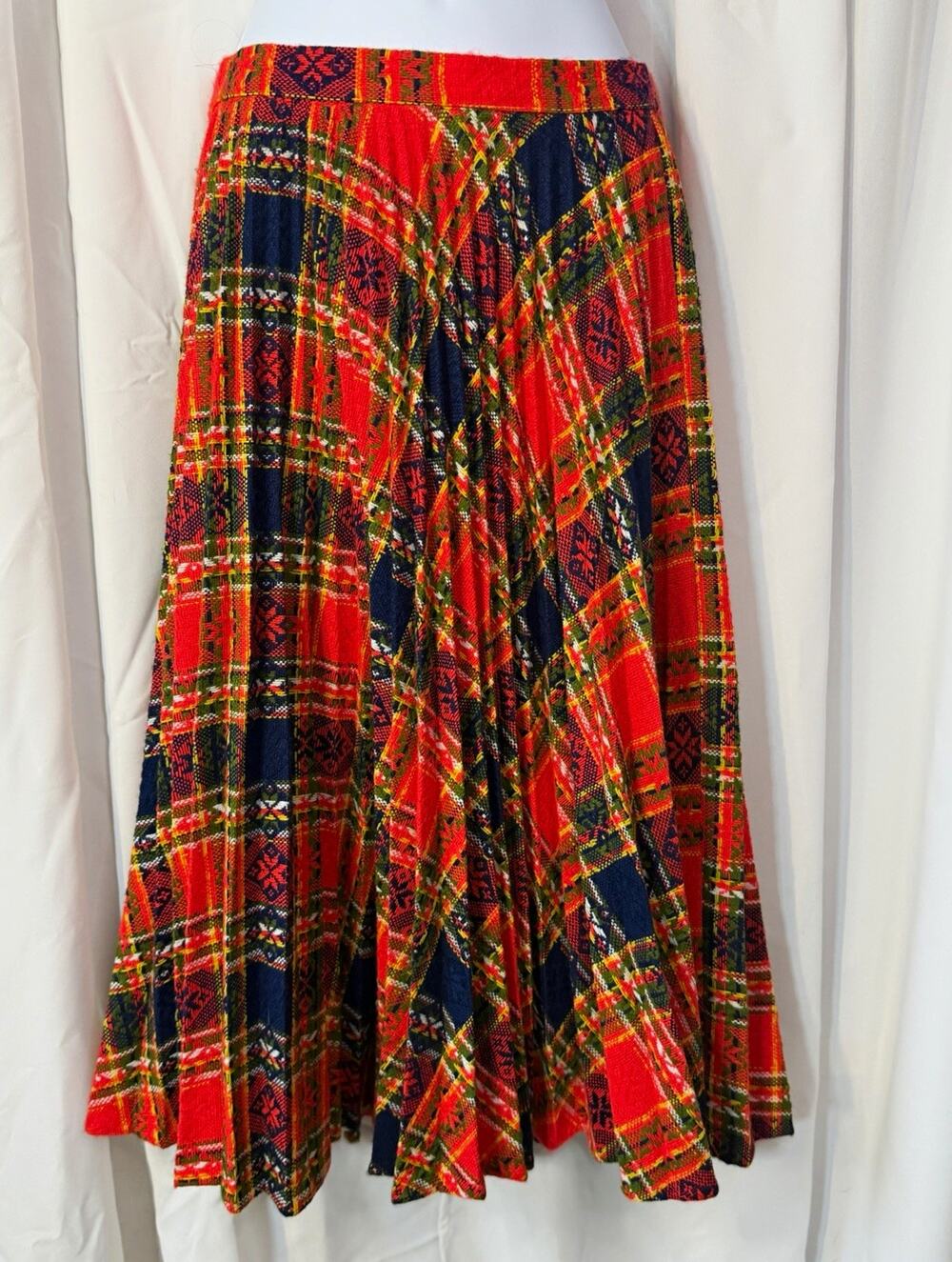 Vintage 60s 70s Plaid Tapestry Pleated Midi Skirt Red Navy Size S dark academia